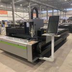 150X300 6KW Kapalı Kasa Döner Tablalı Fiber Lazer Kesim Makinası